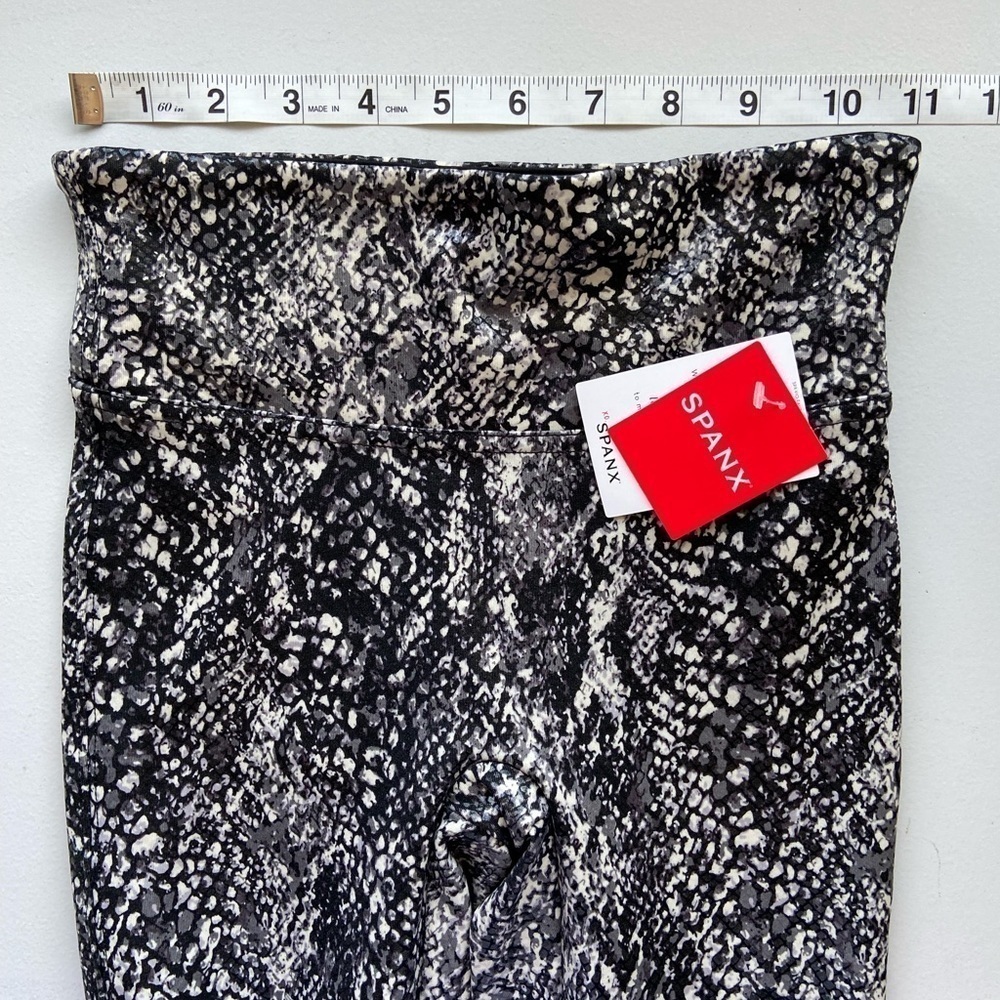 Spanx Faux Leather Snake Shine Leggings Women's Size XS New with Tags Athletic - Picture 8 of 10